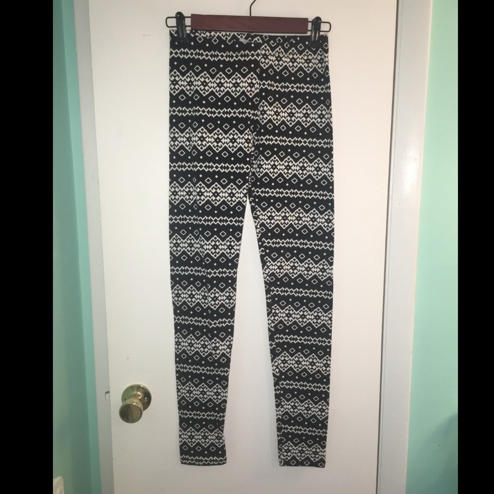Black & white patterned Charlotte Russe leggings